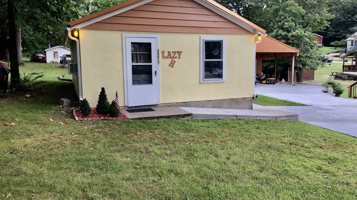 Warsaw Cabin | Lazy H Cabin Rental located in a friendly little community