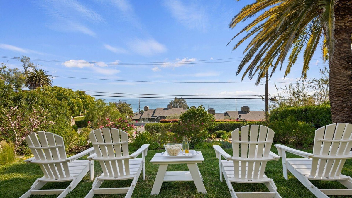 Summerland House | Lazy Hummingbird in Summerland | 3 Units, 1 Property | Walking Distance to Beach!