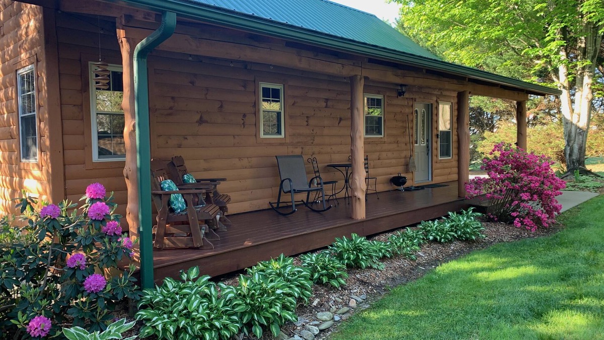 Hendersonville Cabin | Lazy Lake Cabins - Cozy comfort in the Blue Ridge Mountains