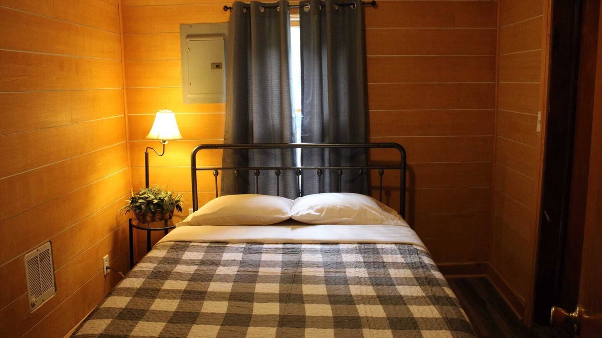 South Bloomingville Cabin | Lazy Lane Cabins - Shadow Wood Cottage