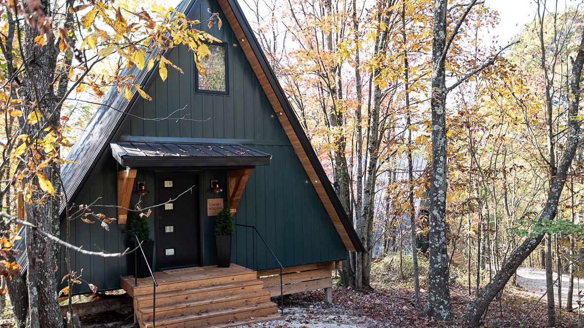 McArthur Cabin | Lazy Lane Cabins- Cherry Hollow