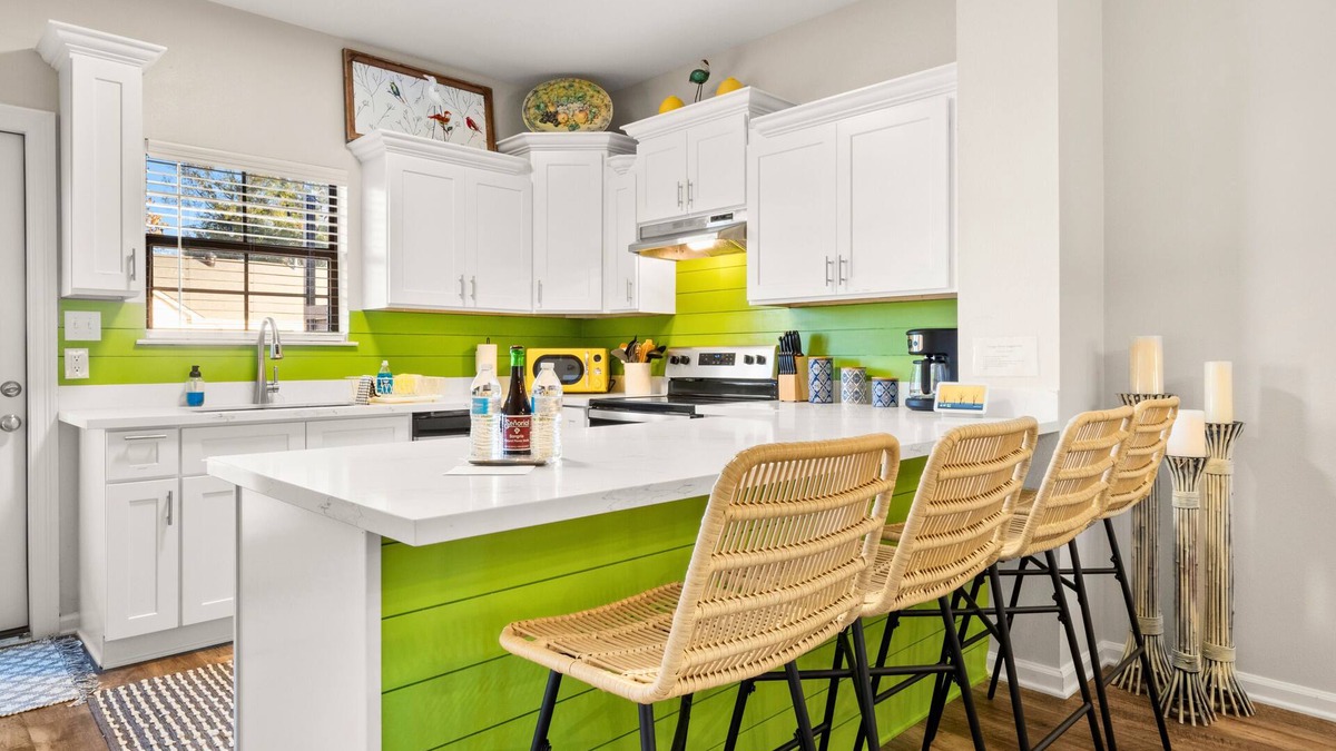 Lake Charles House | Lazy Lime Townhome - Near Golf & Casinos - Sleeps 8