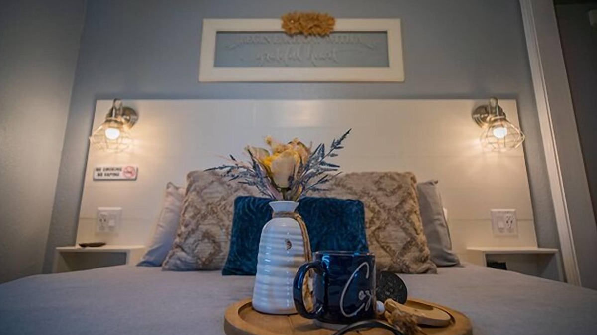 Victoria Cottage | Lazy Longhorn Lodge