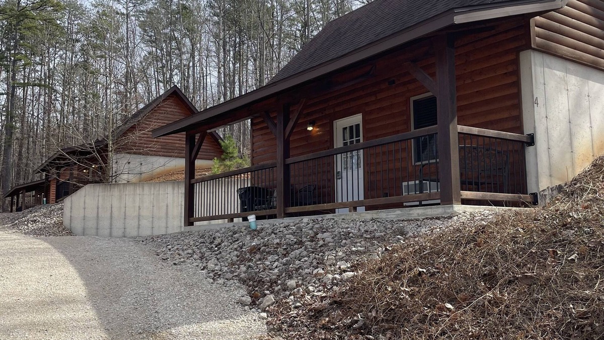 Van Buren Cabin | Lazy River Cabin on the edge of town only 1/2 mile from Current River !
