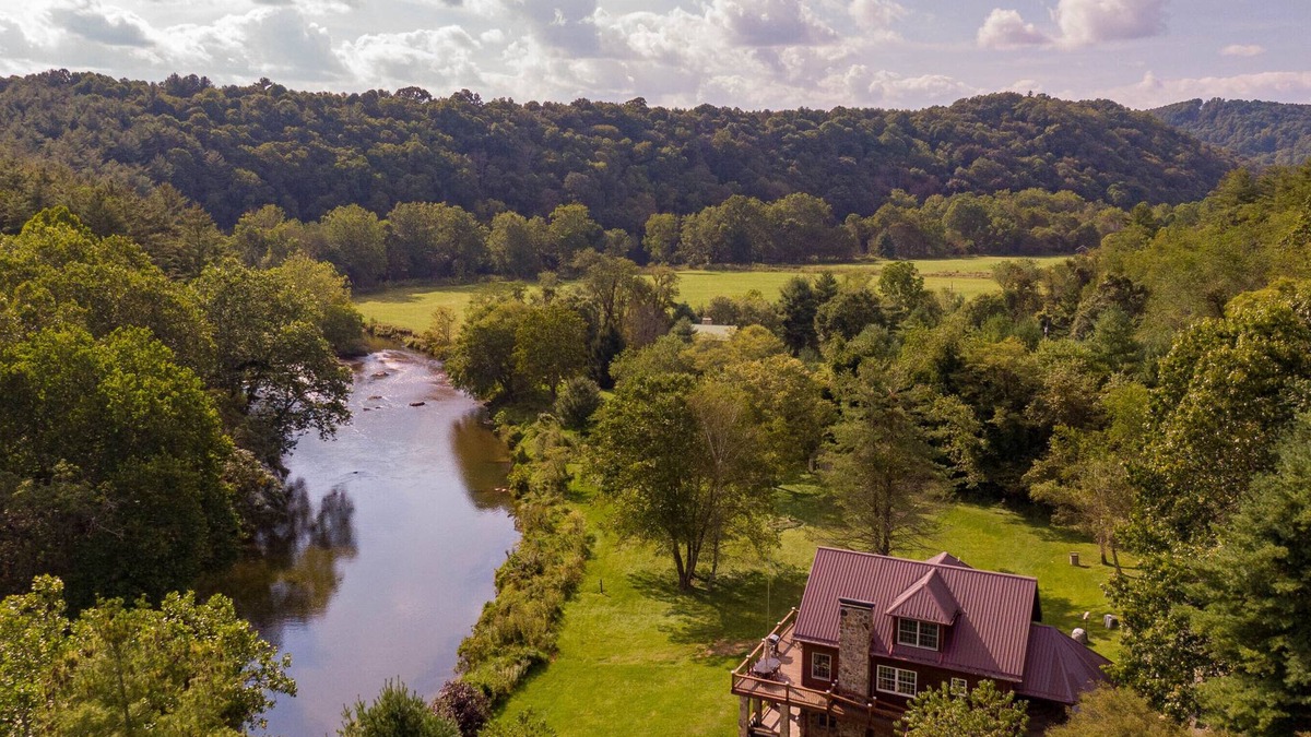 Crumpler House | Lazy River Lodge - Riverfront home with fire pit, hot tub!