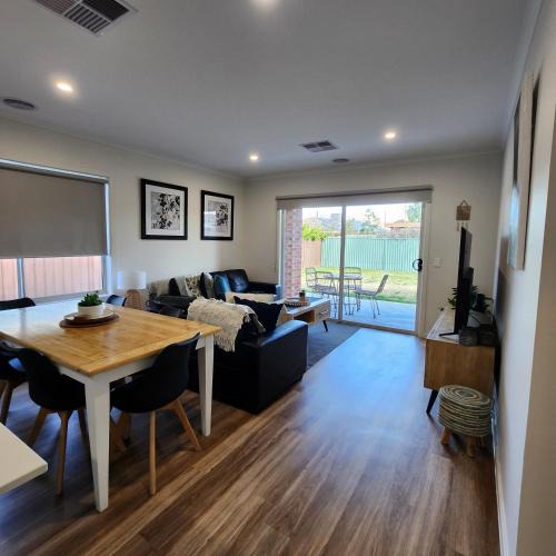 Shepparton Apartment | Lbarza Stylish New 4 BR Home with room to play