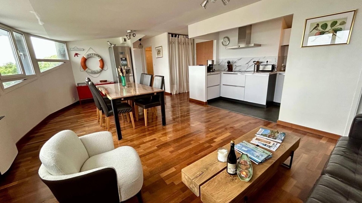 Le Conquet Apartment | LC21 - Apartment with view of the port, Kermorvan and Blancs Sablons beach