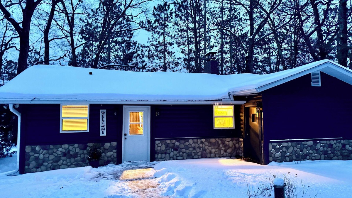 Northwoods Beach Cabin | LCO Lakefront Cabin, October available-Discounted for the Fall, Winter, & Spring