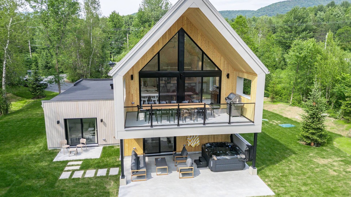 Shefford Cottage | Le Østa |Construction 2024| Hot Tub | Bromont 5kmn