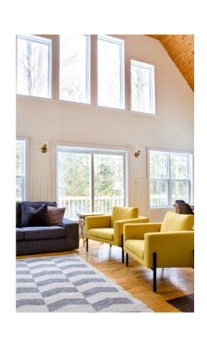 Knowlton House | Le 5 Owl - Tranquil Haven near the Charming Village of Knowlton - Sleeps 12 - Whole House & 2 Acres with Pond, Bridge, Grounds, and Woods