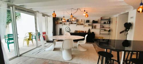 Chateauroux House | le 82 maison d architect 9 pers jardin wifi