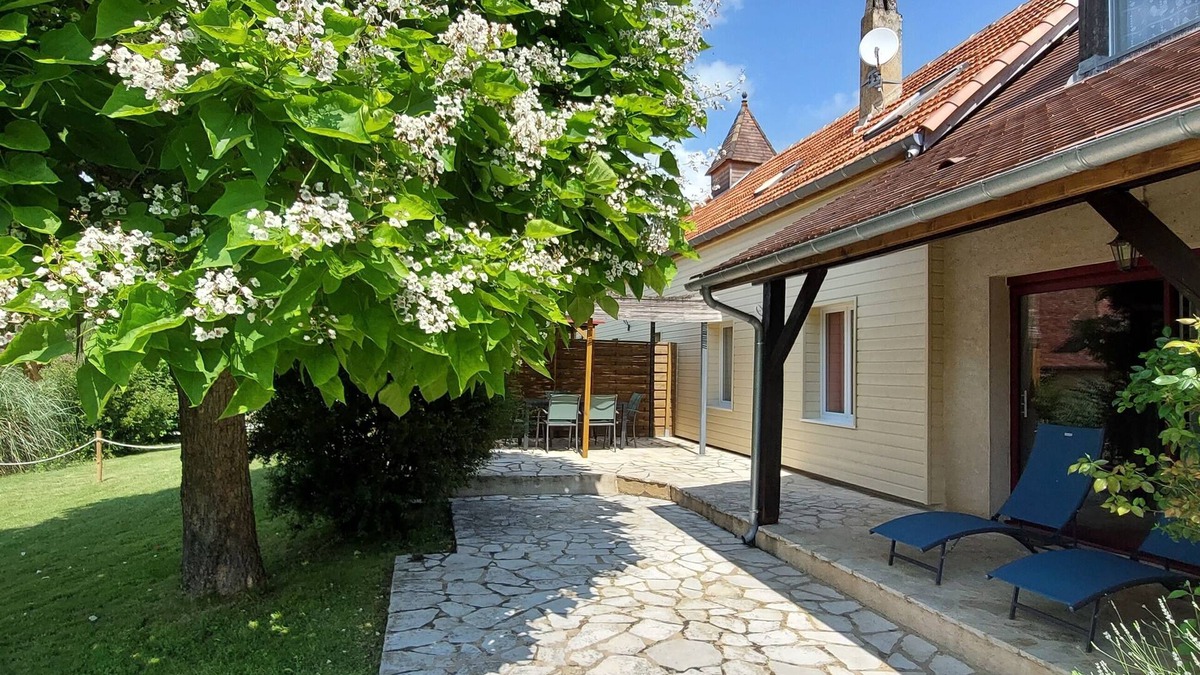 Vezac Cottage | Le Bellevue, quiet gite with panoramic view 10 minutes from Sarlat