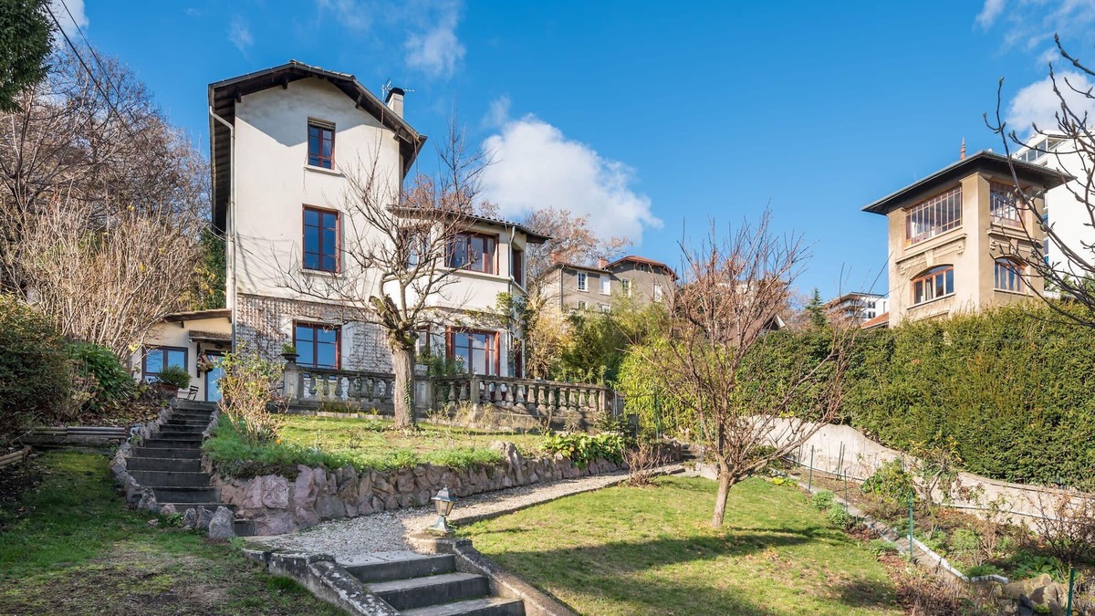 Lyon City Centre Villa | Le Belvédère - Family Home with a wonderful view