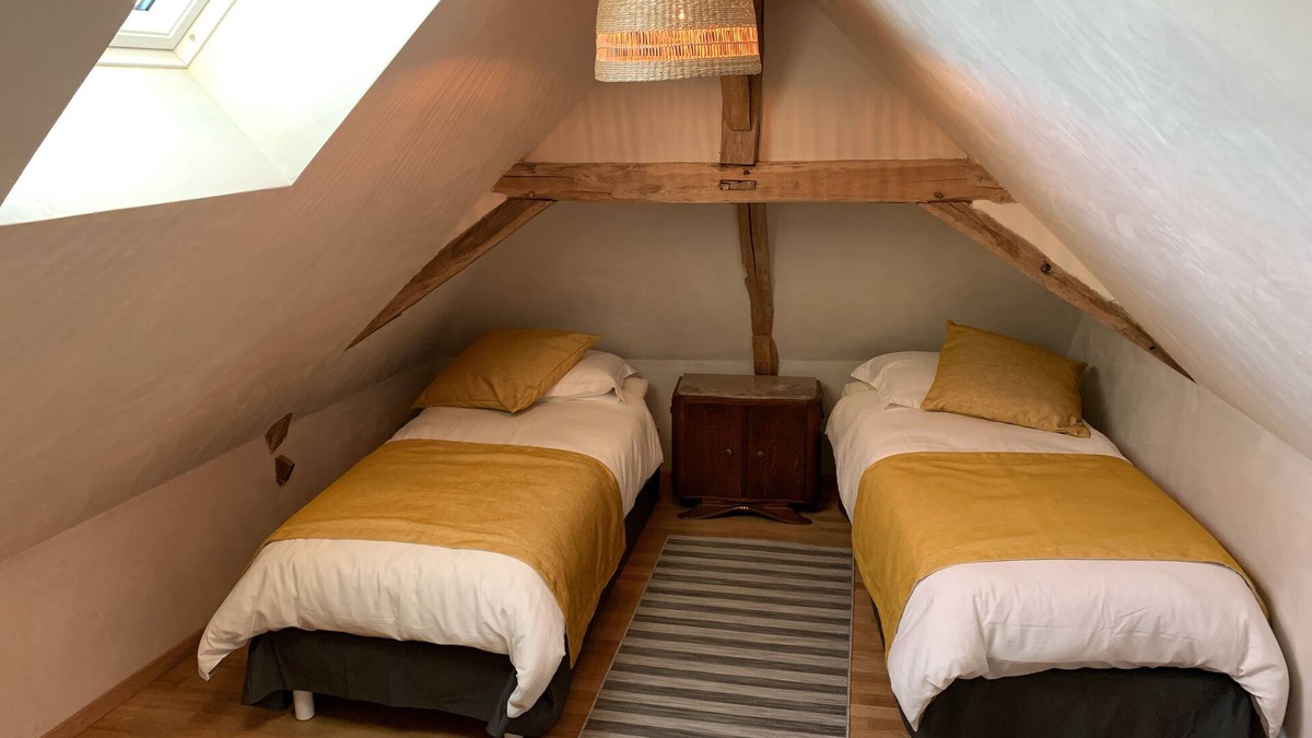Chedigny House | Le Berceau de Carmen Large, cosy gite for 12 people