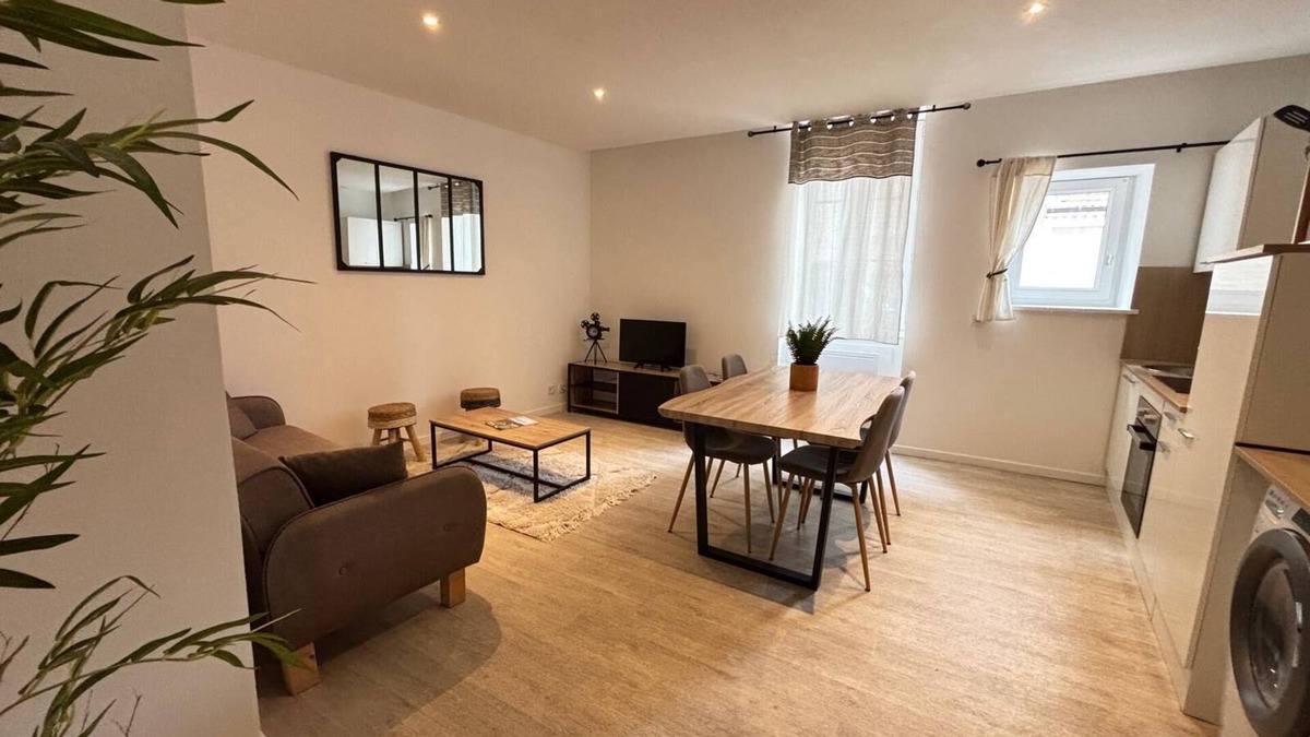 Roanne Apartment | Le Bois d'Ebène un séjour chic et agréable