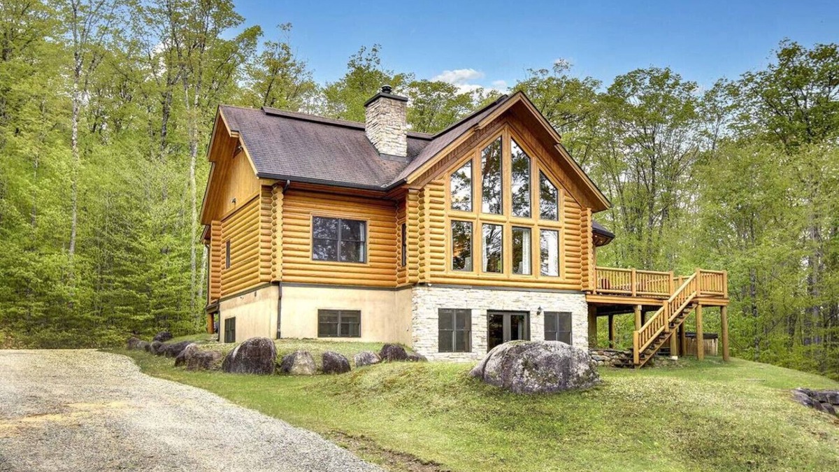 Mont-Tremblant Ski Chalet | Le Bois Rond at Boisès: Sauna+ Hot Tub for 12