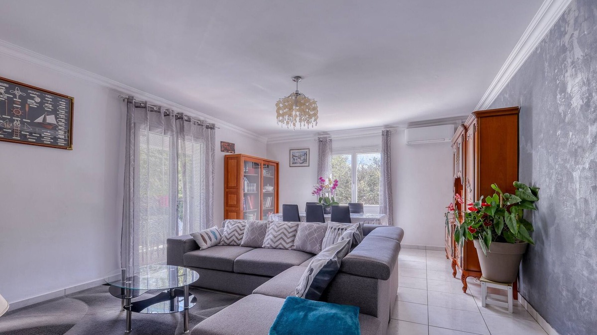 Nans-les-Pins Apartment | Le Bonheur d'Accueillir - Apt de 120 m2 avec jardin