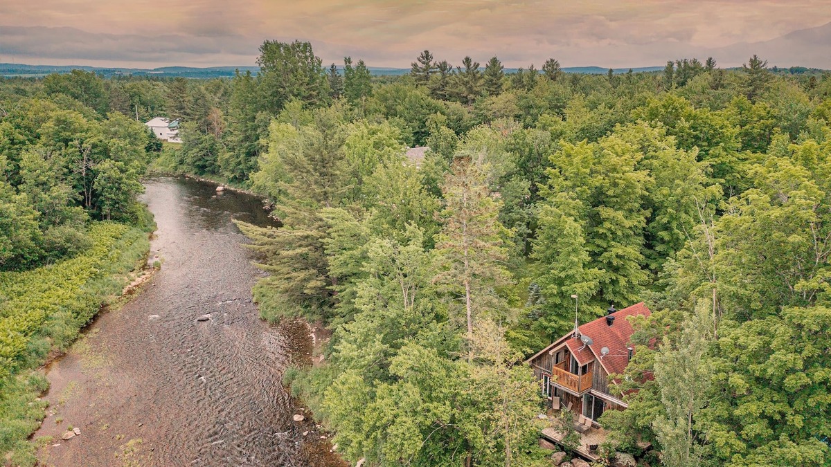 Saint-Patrice-de-Beaurivage Ski Chalet | ☀ Le Börivaj ☀️ SWIMMING POOL 🏊 Fireplace 🔥 🌿 KAYAK 🛶 🌲