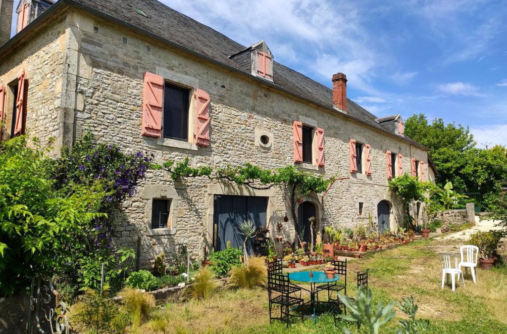 Cressensac Bed & Breakfast | Le Cactus Orange Chambre d'hôte entrée indépendante