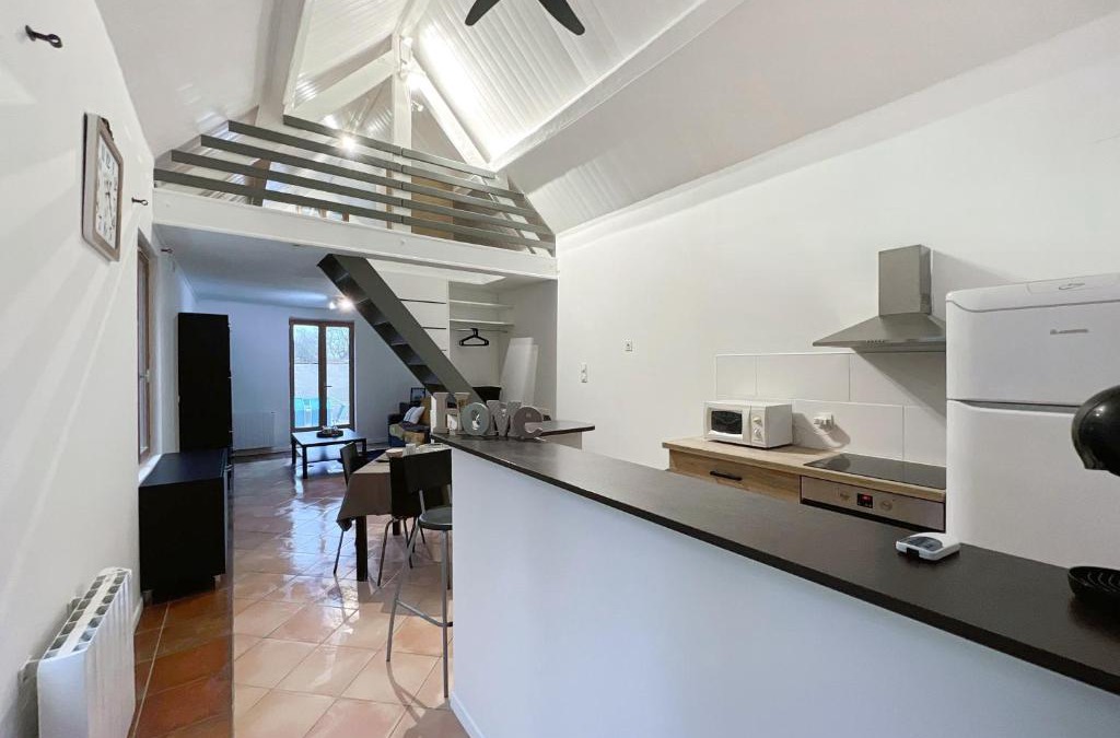 Saint-Clement House | Le Calmette-Maison avec bel espace de vie en duplex- Climatisation- WIFI- terrain de pétanque-