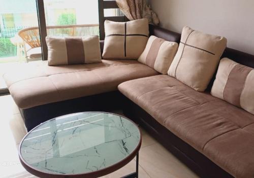 Flic-en-Flac Apartment | Le Carol spacious 3-bedroom apartment with common Pool