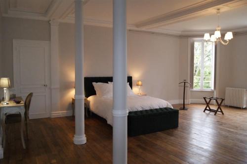 Brinay Bed & Breakfast | Le château de la brosse Chambres d'hôtes