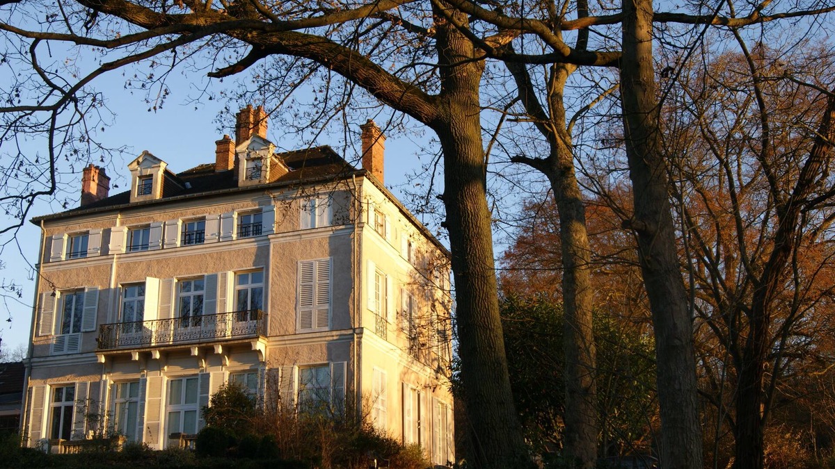 Bures-sur-Yvette Bed & Breakfast | Le Château de la Vierge
