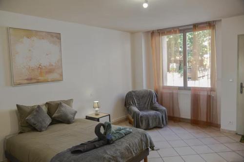 Chatillon-sur-Chalaronne Apartment | Le Châtillon Central - Calme