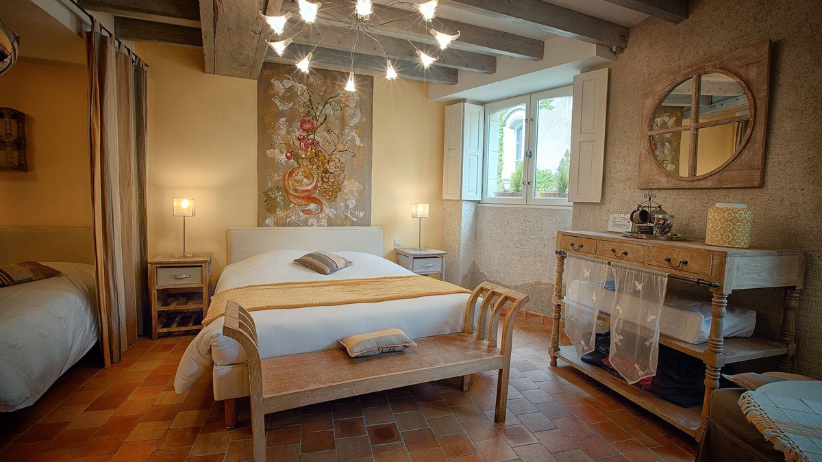 Le Puy-Notre-Dame Hotel | Le Chai de la Paleine