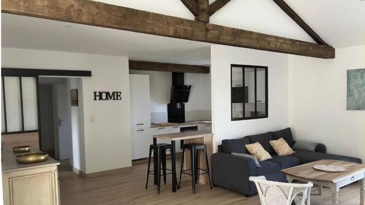 Saint-Sulpice-de-Cognac House | Le Chai des Annereaux, in the heart of the vineyards