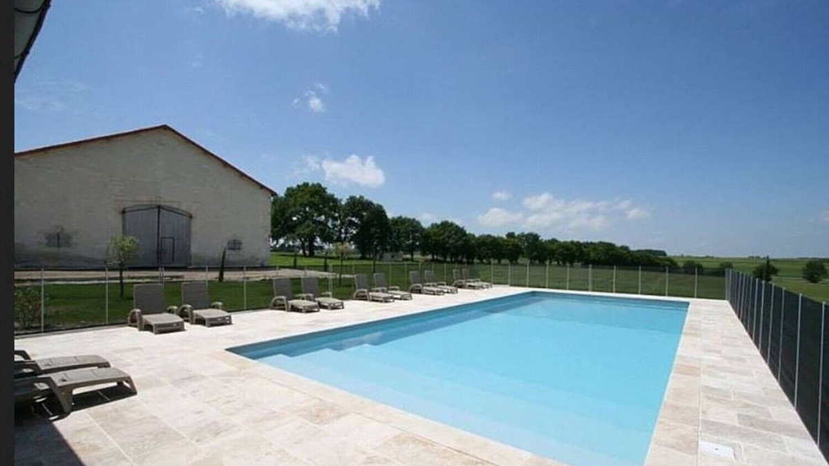 Reaux House | Le Chai - Sleeps 5 (2 Bedroom) - Stylish House With Heated Pool