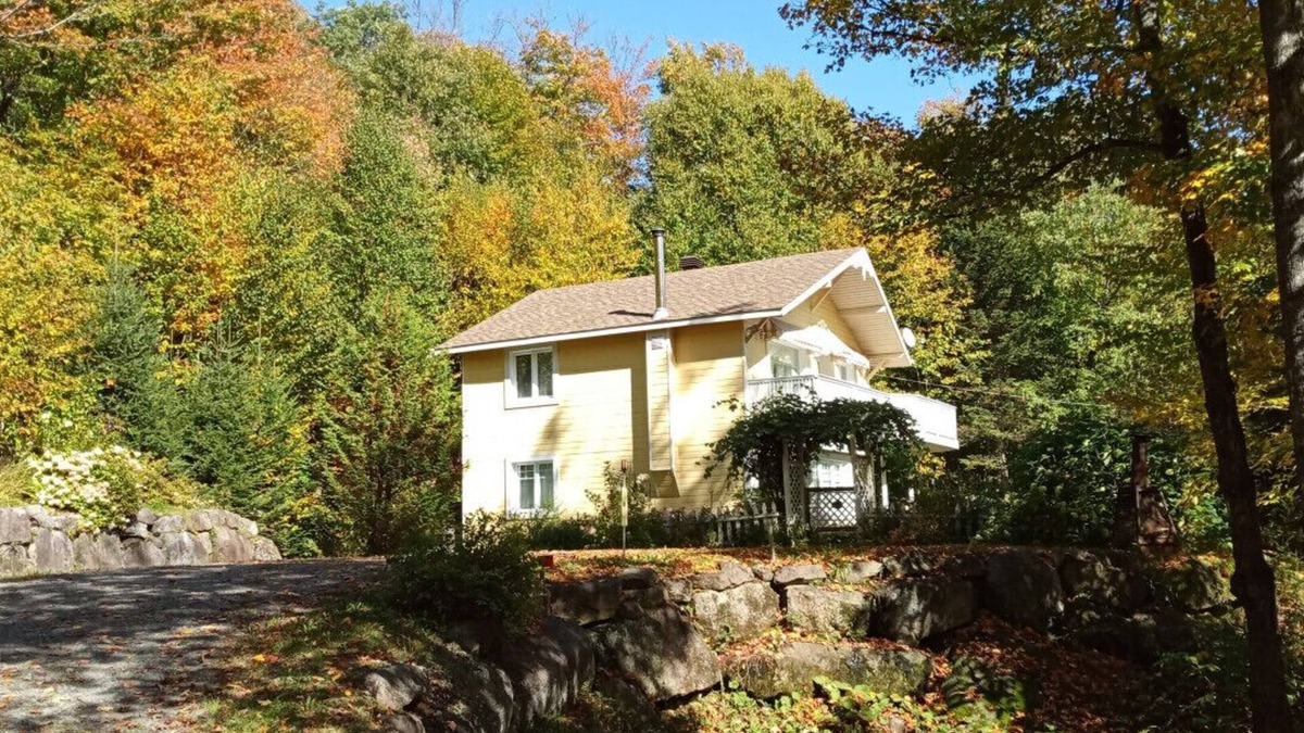 St-Adolphe-d'Howard Cottage | Le chalet l'escapade ensoleillée