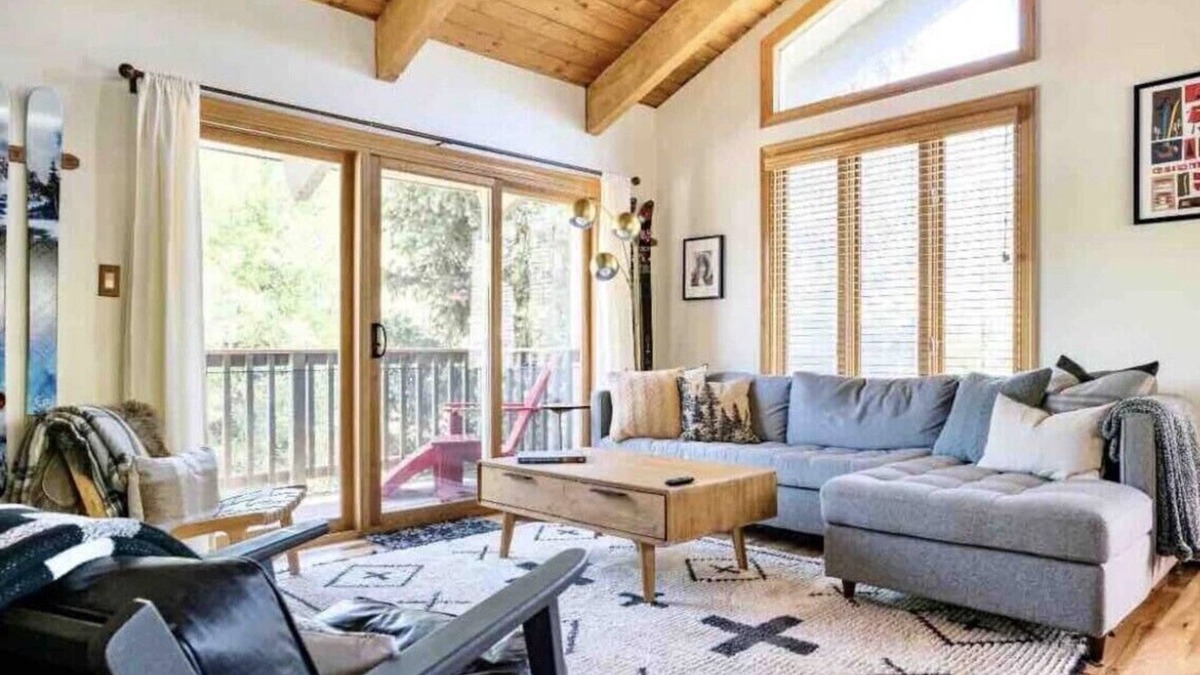 Vail Ski Chalet | "Le Chalet Après" - Stylish Alpen Townhome - Walk to Express Bus