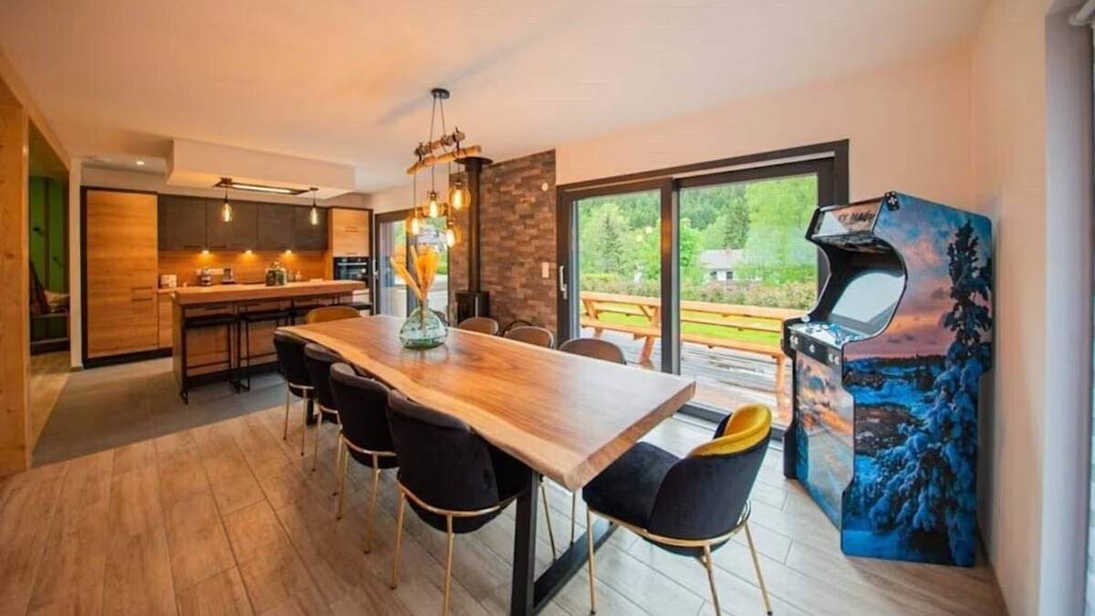 Xonrupt-Longemer Ski Chalet | Le Chalet de Maéva Jacuzzi and terrace