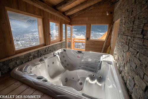 Puy-Saint-Pierre Ski Chalet | Le Chalet des Sommets à Briançon