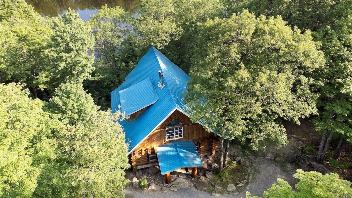 Sainte-Beatrix Ski Chalet | Le Chalet Inuksuk - Log Cabin, Waterfront, Spa
