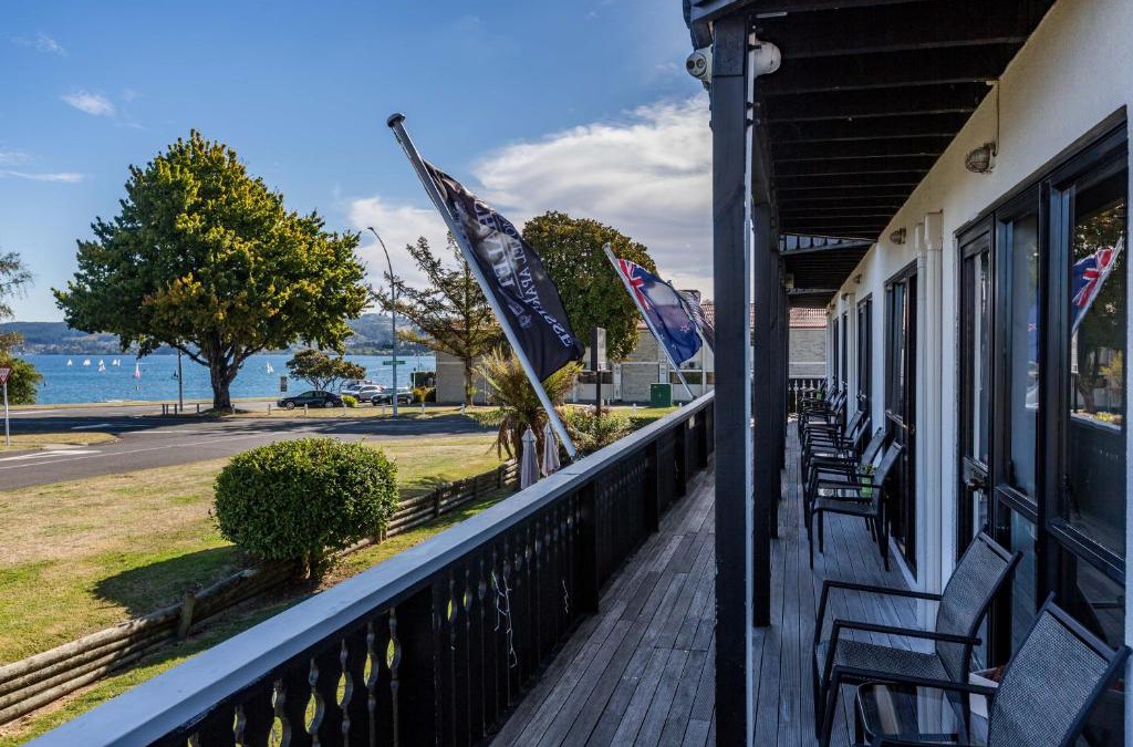 Taupo Hotel | Le Chalet Suisse Motel Taupo