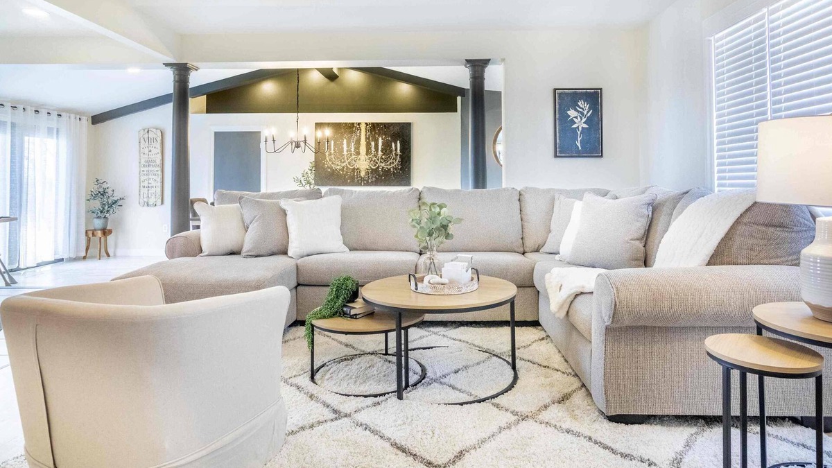 Williamstown House | Le Chandelier: Nestled Amidst Breathtaking Scenery , 5 Miles from the Ark