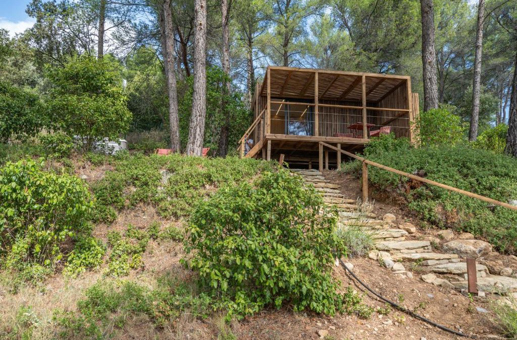 Saint-Marc-Jaumegarde Bed & Breakfast | Le Chant des Pins Lodge & Spa Tour de Keyrié