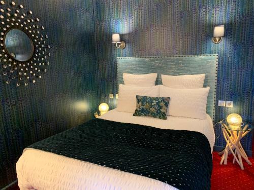 Lusignan Hotel | Le Chapeau Rouge