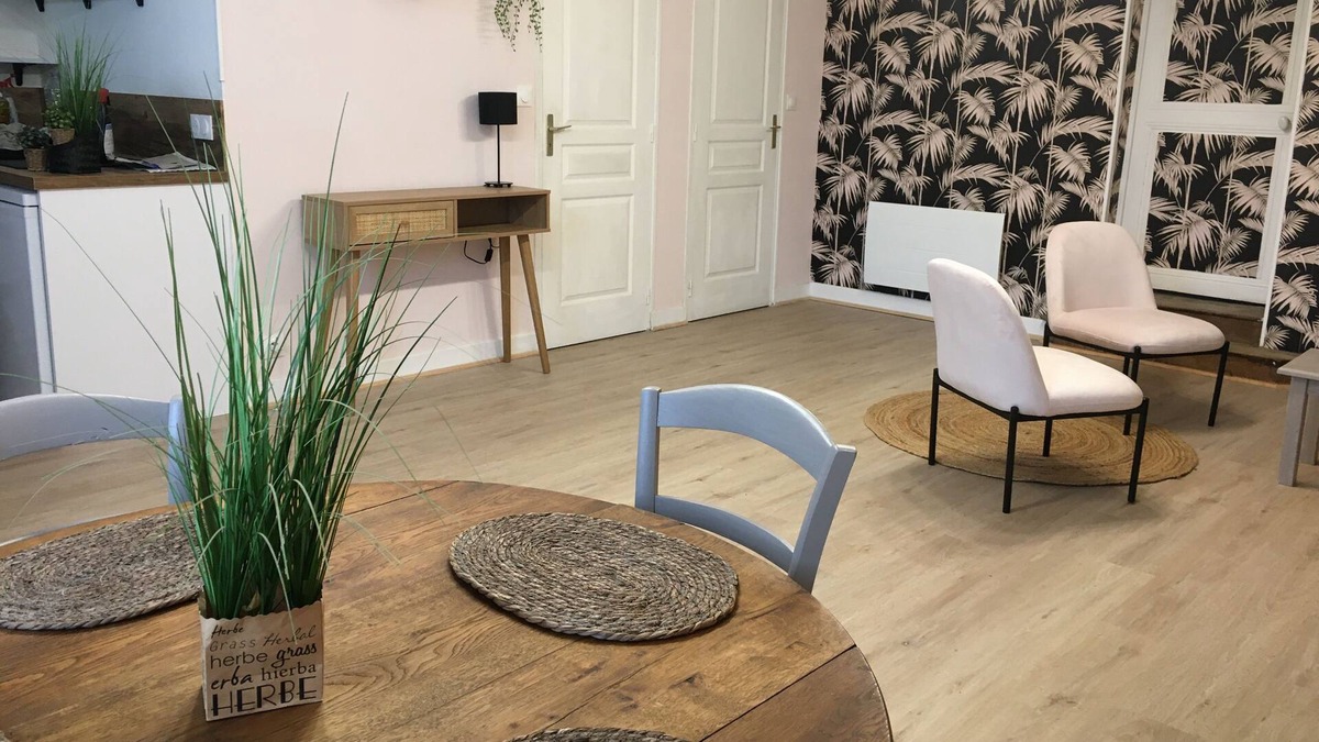 Chateaumeillant Apartment | Le Chapitre : Charming apartment in the center of the town for 4 people