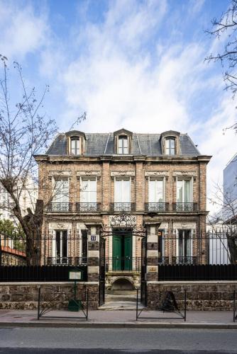 Saint-Ouen Hotel | Le Charmant Hôtel