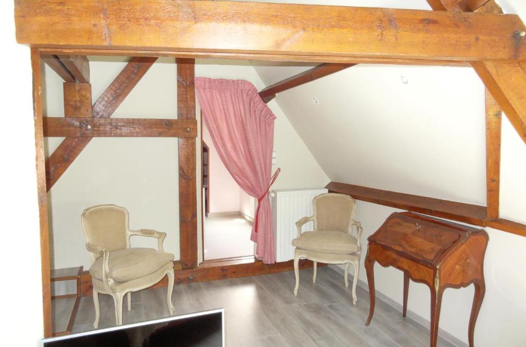 Montigny-le-Tilleul Bed & Breakfast | Le chateau des eglantines