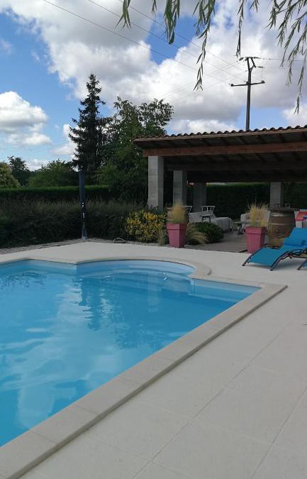 Rochefoucauld - Porte du Perigord Bed & Breakfast | Le cheminblanc suite parentale