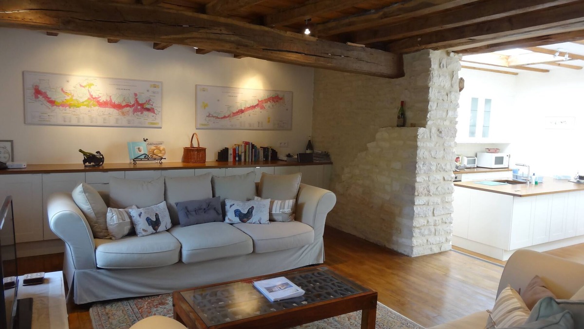 Puligny-Montrachet House | Le Chevalier, Puligny-Montrachet. Superb, 3 bdr/3bth, Village home, terrace