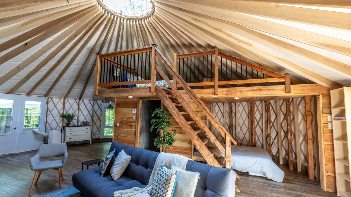 Notre-Dame-du-Laus Ski Chalet | Le Chevreuil yourte de luxe