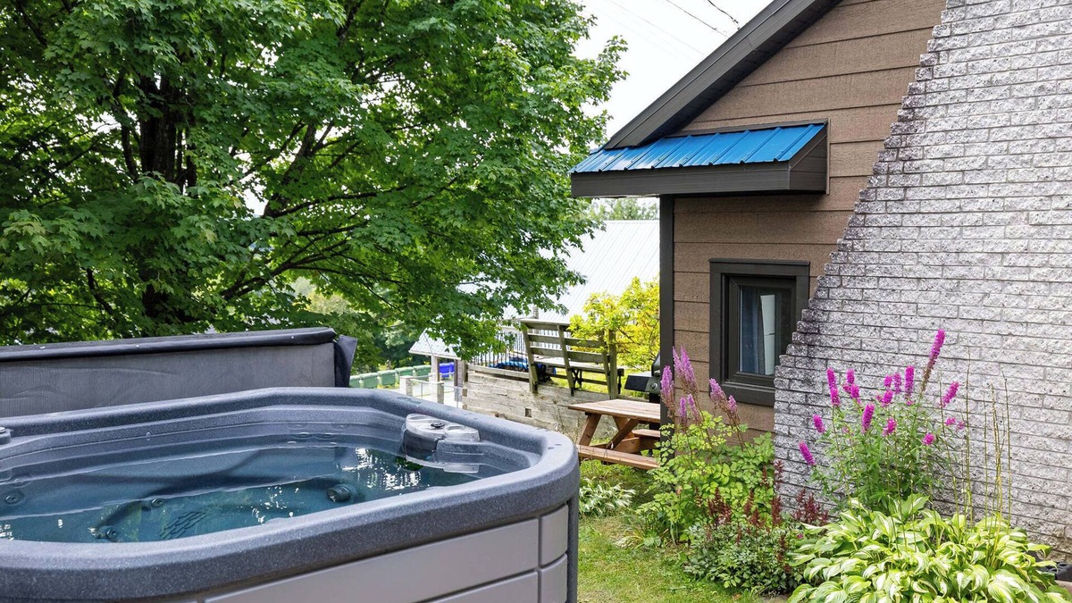 Lac-Etchemin Ski Chalet | Le Chic Alpin Ski in/Ski out for 8 people