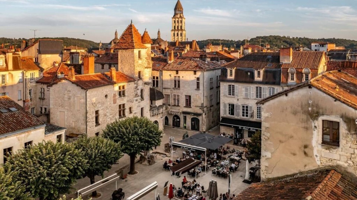 Perigueux Apartment | Le Chic & Elegant: Between the Historic Center and the Palais de Justice