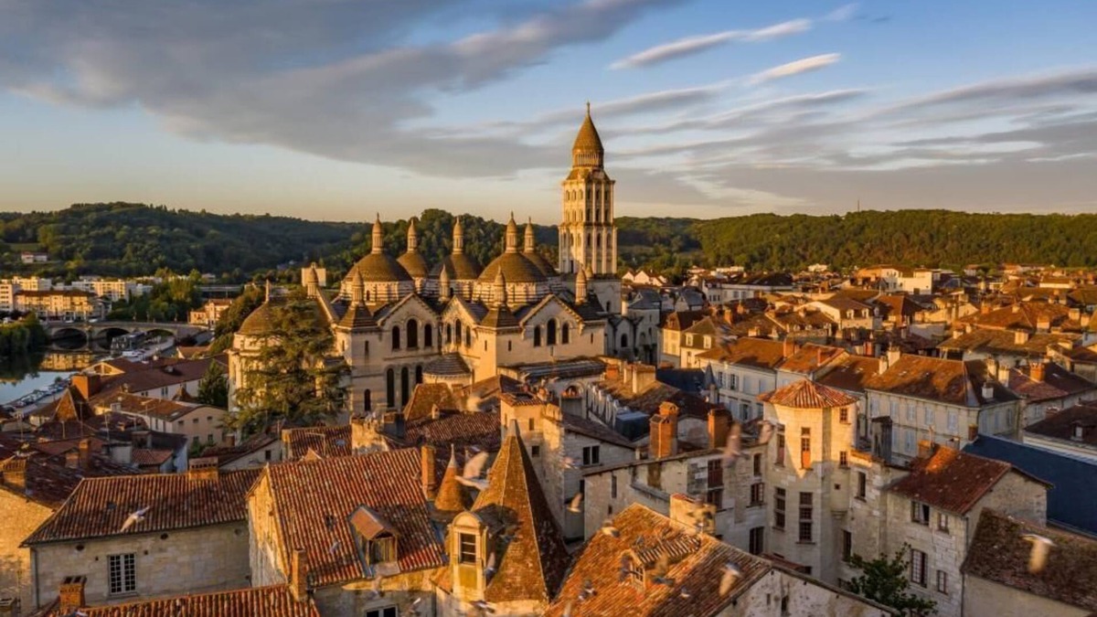 Perigueux Apartment | Le Chic & Stylé: Between the Historic Center and the Palais de Justice