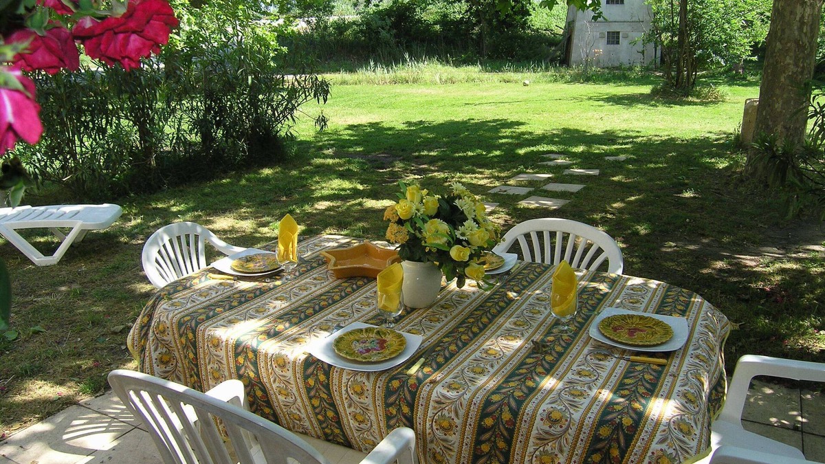 Arles House | LE CHIPOT character gite in an authentic Camargue farmhouse
